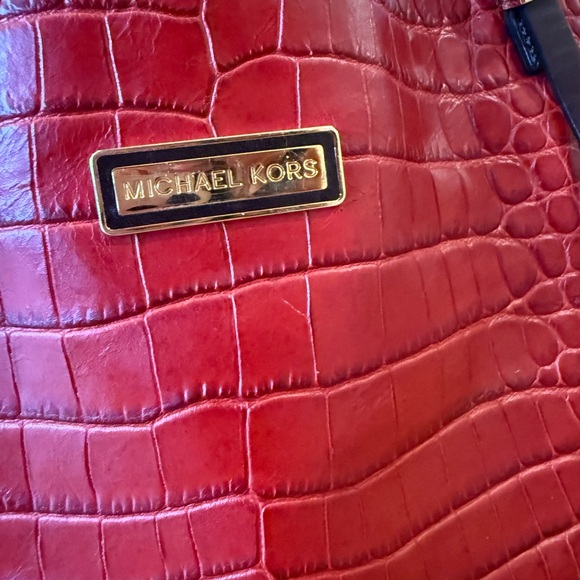 Michael Kors Runway Collection Gia Slouchy Red Crocodile-Patterned Tote - Picture 4 of 8